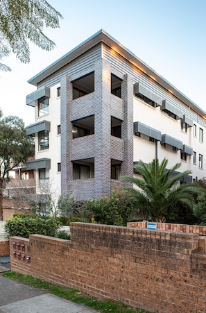 Apartment | Exterior - Spacious Two-bedroom Apartment Near Hospital (Sydney)