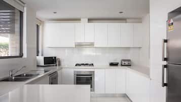 Apartment | Private kitchen | Cookware/dishes/utensils