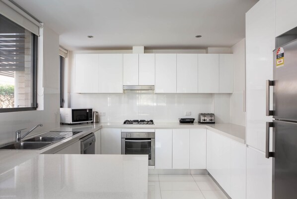 Apartment | Private kitchen | Cookware/dishes/utensils