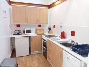 ثلاجة، ميكروويف، فرن، غسالة أطباق