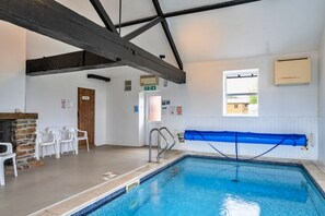 حمّام سباحة مُدفَّأ