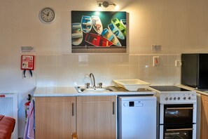 Réfrigérateur, micro-ondes, four, lave-vaisselle