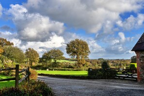 Property grounds - Tarquol Cottage, Stowford (Torrington)
