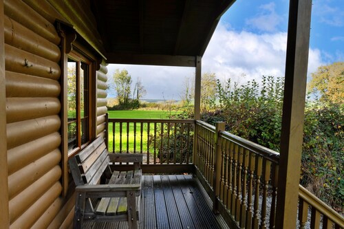 Tarka's Holt Log Cabin, Stowford