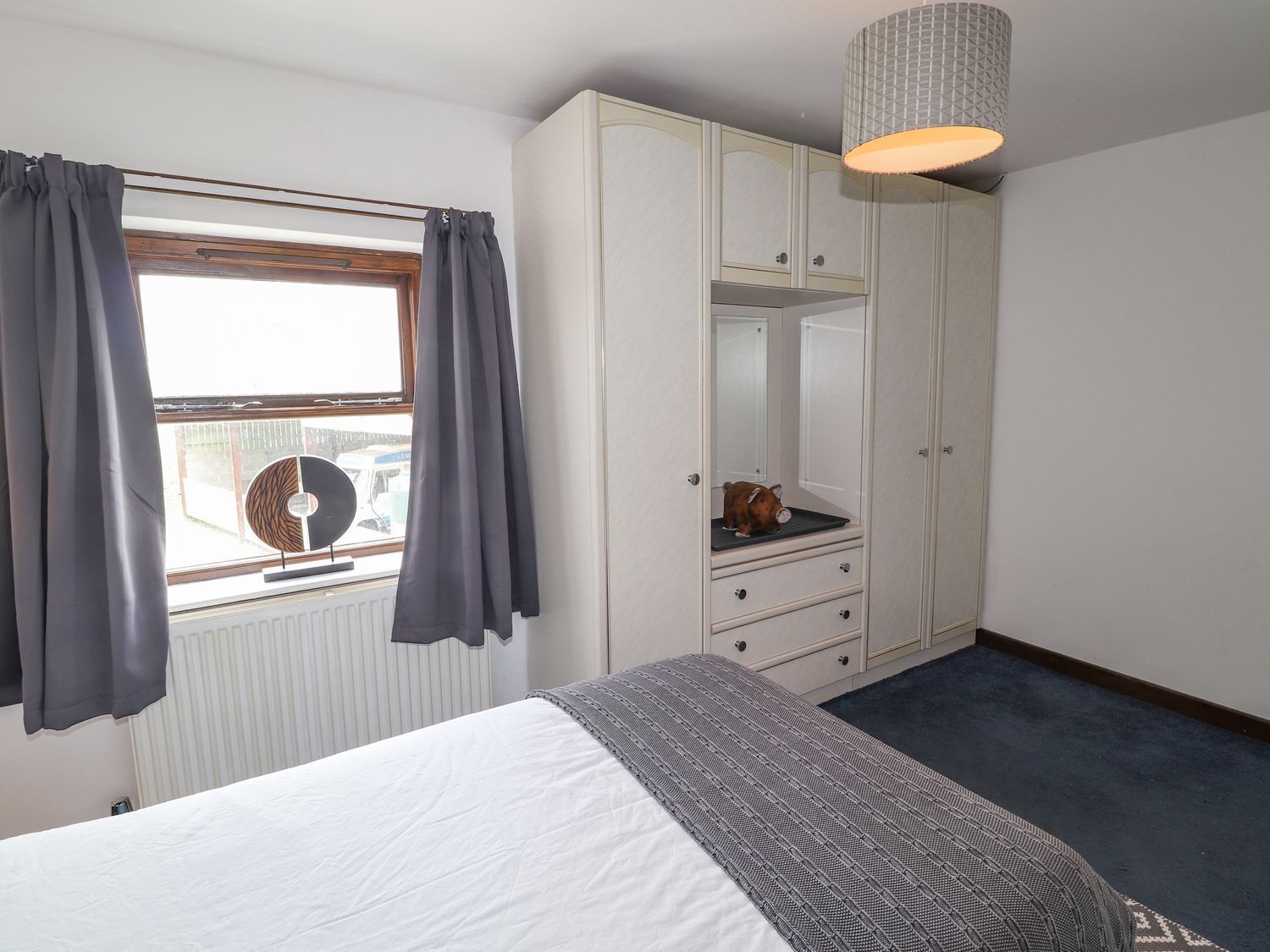 5 bedrooms, individually decorated, individually furnished, free WiFi