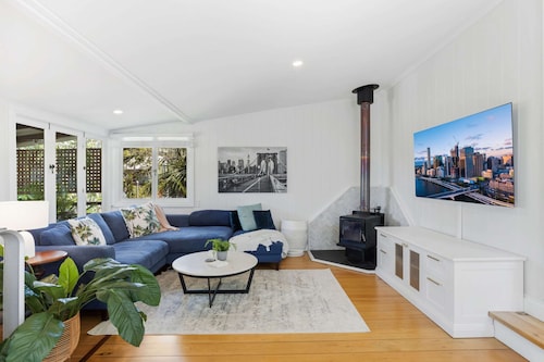 Tranquil 2-bed Family Home With Deck Among Trees