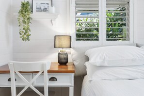 Apartment | 2 bedrooms, laptop workspace, iron/ironing board, bed sheets - Tranquil 2-bed Family Home With Deck Among Trees (Brisbane)