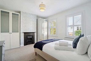 3 habitaciones, tabla de planchar con plancha, cuna de viaje y wifi 