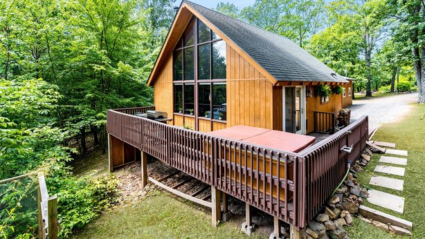 Exterior - Wonderful Cabin with Hot-tub and Barbecue in Hedgesville, West Virginia (Hedgesville)
