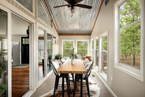 Dining - Spectatular Cabin with Sauna, Fire Pit and Modern Decor in Hedgesvile, WV (Hedgesville)