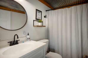 Bathroom - Spectatular Cabin with Sauna, Fire Pit and Modern Decor in Hedgesvile, WV (Hedgesville)