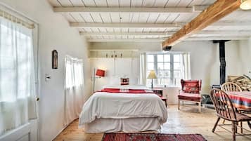 1 bedroom, desk, WiFi, bed sheets