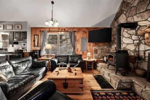 Télévision, cheminée