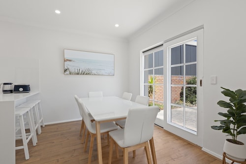 Quiet 2-bed Retreat With Private Courtyard