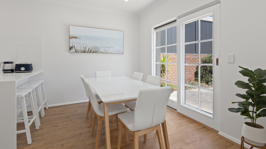 Quiet 2-bed Retreat With Private Courtyard