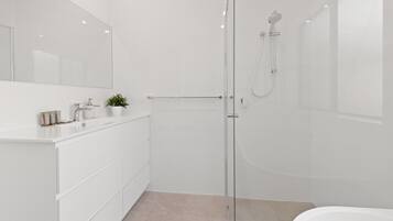 Apartment | Bathroom | Towels
