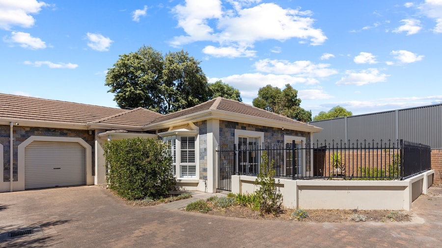 Quiet 2-bed Retreat With Private Courtyard