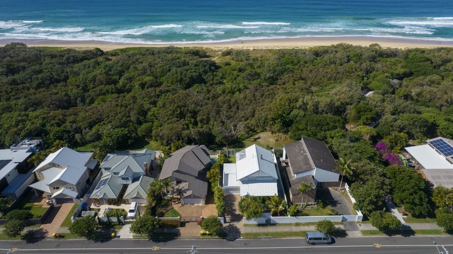 Beachfront 3-bed With Private Pool & Fireplace