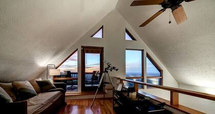 Family and Pet Friendly Cabin with Mountain Views, a Hot Tub, and Access to the Appalachian Trail, Perfect for a Weekend Getaway