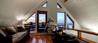 Family and Pet Friendly Cabin with Mountain Views, a Hot Tub, and Access to the Appalachian Trail, Perfect for a Weekend Getaway
