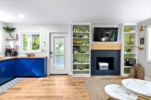 Interior - Amazing Cabin + Tiny Cabin with Hot-tub and Fire Pit in New Market, Virginia (New Market)