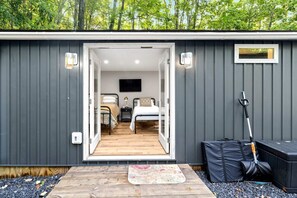 Exterior - Amazing Cabin + Tiny Cabin with Hot-tub and Fire Pit in New Market, Virginia (New Market)