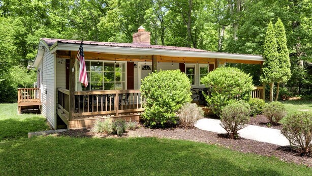 Exterior - Beautiful Cabin with Fire Pit and Foosball in Luray, Virginia (Luray)
