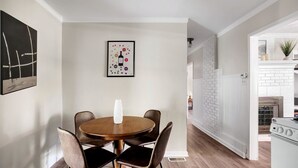 Dining - Beautiful Cabin with Fire Pit and Foosball in Luray, Virginia (Luray)