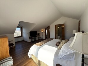 5 bedrooms, iron/ironing board, WiFi, bed sheets