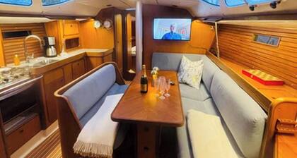 Sailboat 39ft Sleep 6 in Heart of City Centre in Fredrikstad