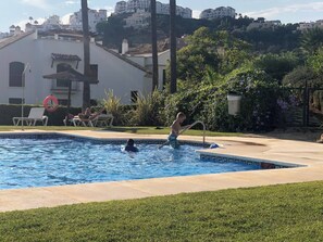 Apartamento, 3 habitaciones, balcón, vistas al jardín | Piscina | Una piscina al aire libre