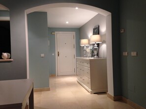 Apartamento, 3 habitaciones, balcón, vistas al jardín | Interior