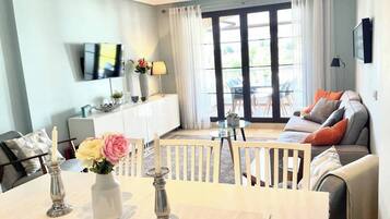 Apartment, 3 Bedrooms, Balcony, Garden View | Living area