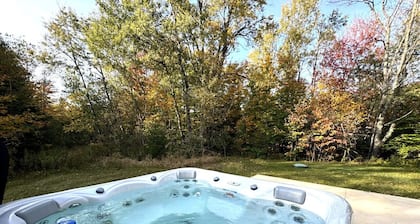 New Construction- min from Mt, Hot tub, Shuttle