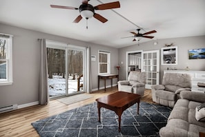 Télévision, cheminée