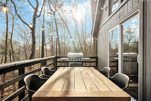 Outdoor dining - Fireplace Grill Games in Mount Jackson, VA (Mount Jackson)