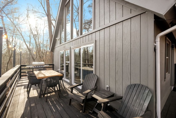 Outdoor dining - Fireplace Grill Games in Mount Jackson, VA (Mount Jackson)