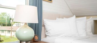 Romantic Mountain Vacation Rentals with Garden Views near Shenandoah National Park Virginia