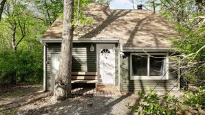 Exterior - Enchanted Mountain Cabin Retreat with Woodland Serenity near Sleepy Creek Lake West Virginia (Gerrardstown)