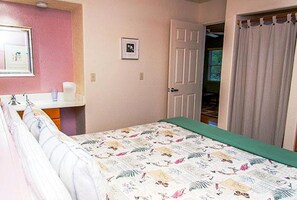 In-room safe, bed sheets