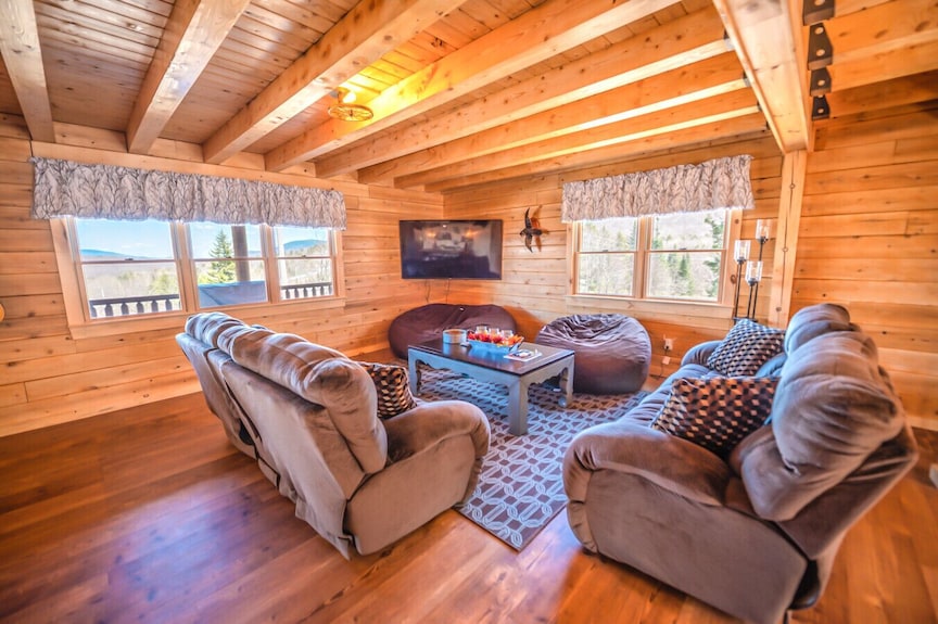 New Log Cabin - Privacy, Views, Trails - Bennington, VT