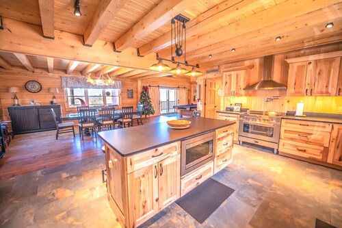 New Log Cabin - Privacy, Views, Trails