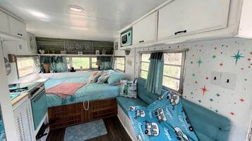 1 bedroom, bed sheets
