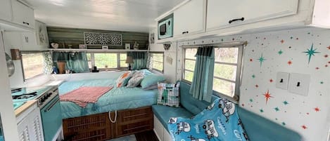 1 habitación y ropa de cama