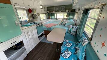 1 bedroom, bed sheets