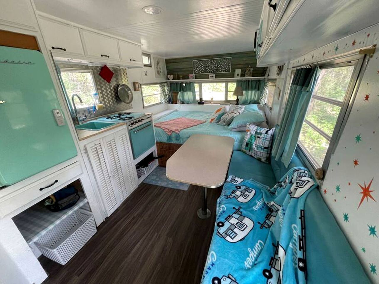 1 bedroom, bed sheets