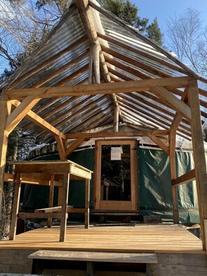 تناول الطعام بالخارج