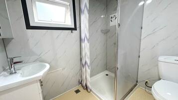 Towels, soap, shampoo, toilet paper