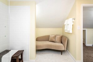 Unclassified image, 3 of 29, button - Exotic Mountain Hideaway Suite with Timeless Charm near Shenandoah National Park Virginia (Luray)