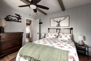 Room - Idyllic Woodland Cabin Retreat near Lost River in West Virginia (Mathias)